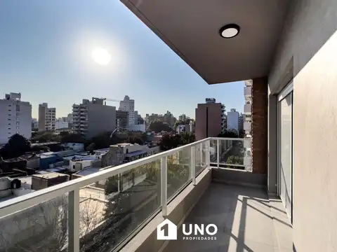 Mendoza y Ov. Lagos - Dpto de 2 Dormitorios Externo. Cochera disponible.