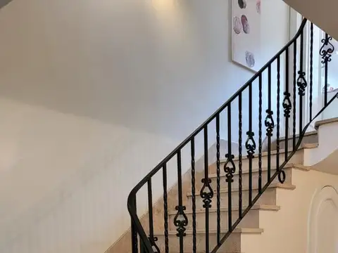 Casa 7 ambientes con 2 baños