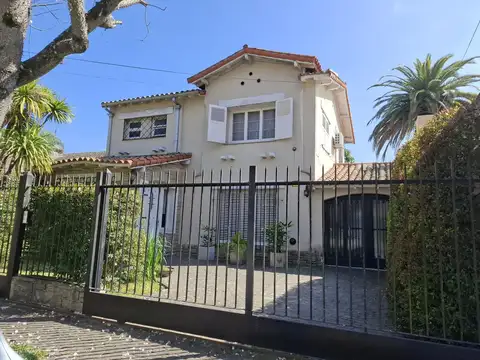 Impecable casa en venta, de Libertador al río, Punta Chica.