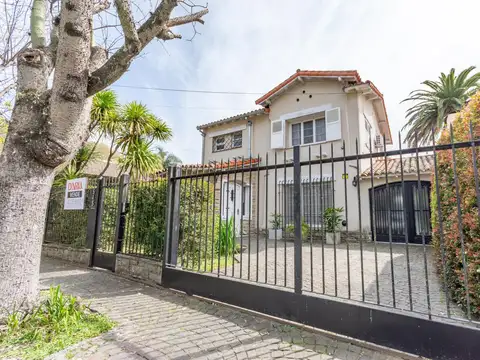 Impecable casa en venta, de Libertador al río, Punta Chica.