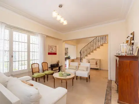 Casa en Venta con 3 cocheras