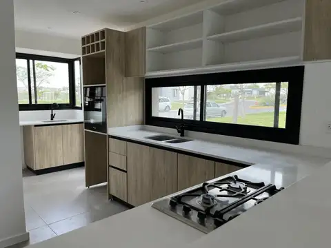 Casa en Venta en Pilar del Este - Santa Elena, USD 192.000