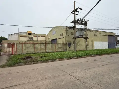 Galpón a la venta, importante esquina en Laprida y Falucho, Cap. Bermúdez