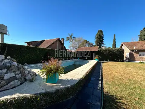 CASA QUINTA 4 AMB, PARQUE PISCINA, QUINCHO, PARRILLA. 1200M2