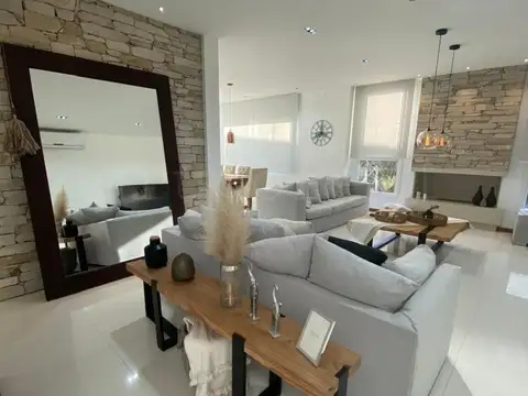 TERRALAGOS - Moderna residencia con fondo a la laguna - Cuatro dormitorios en suite