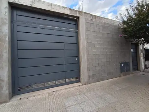 CASA PARA DOS FAMILIAS SOBRE AVENIDA CRUZ A METROS A AV GRAL PAZ, Avenida Cruz 6965 - Villa Lug...