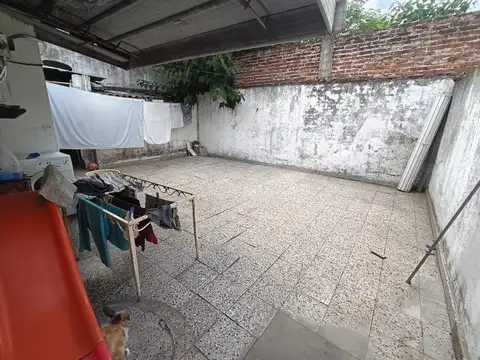 Casa 6 ambientes con 2 baños