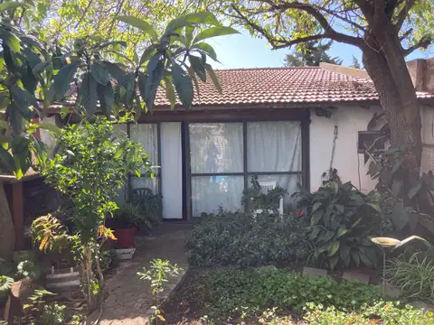 Casa 6 ambientes con 2 baños