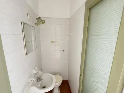 Casa 7 ambientes con 2 baños