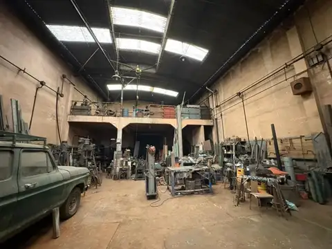 Excelente Galpon con Vivienda - Multiples Usos - Retasado