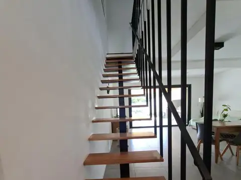 Depto Tipo Casa en Venta con 1 cocheras