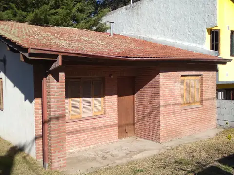 En Venta, casa en PH a reciclar, Villa Gesell, Zona Centro.-