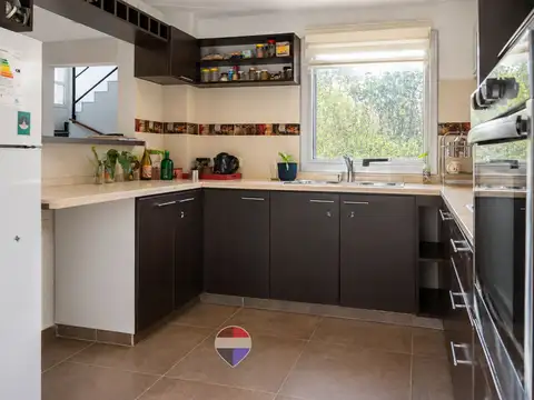 Casa 5 ambientes con 2 baños