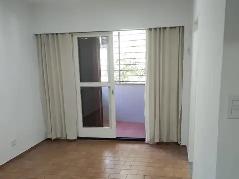 Mariano Moreno 1900, Piso 1