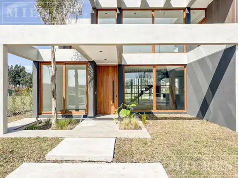 Casa 6 ambientes con 3 baños