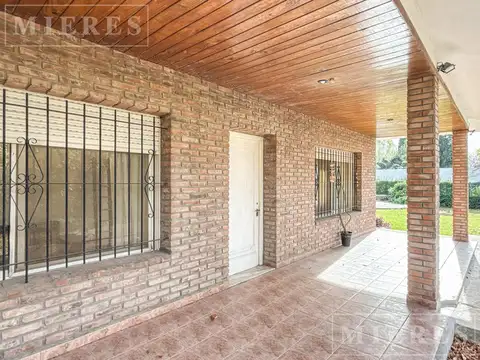 Casa 5 ambientes con 2 baños