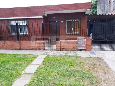 Martin Rodriguez al 4900 esquina Chile