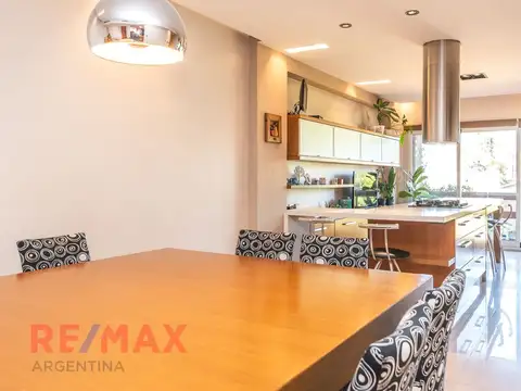 Casa en Venta con 4 cocheras