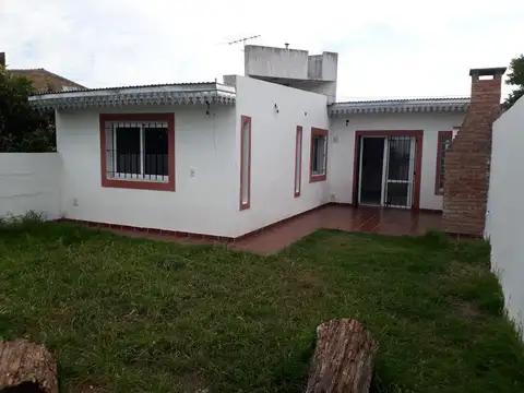 Casa en alquiler - 2 dormitorios 1 Baño - La Plata
