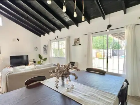 Casa en Venta con 3 cocheras