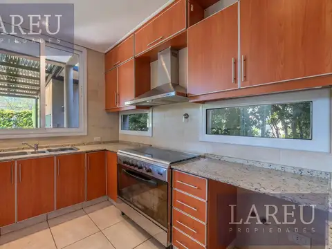 Casa en Venta con renta - Barrio Privado Los Tacos