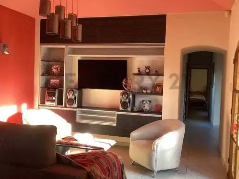 EXCELENTE CASA EN VENTA A 5 MINUTOS DEL KM 0 SAN RAFAEL