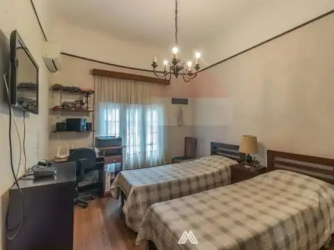 Casa en Venta con 10 cocheras