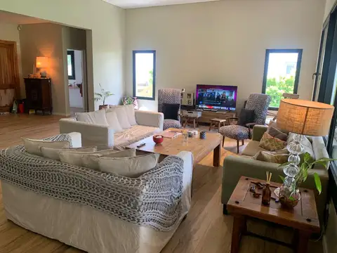 Casa en Alquiler de 4 dormitorios