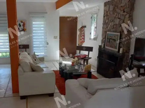 Se vende casa de 3 dormitorios con Piscina a metros de la palaya. Balneario Buenos Aires