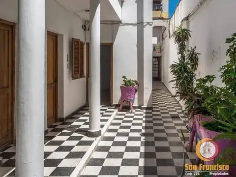 Casa 12 ambientes con 5 baños