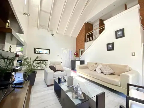 Casa 5 ambientes con 3 baños