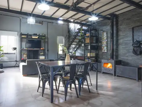 VENTA - Casa de 3 dormitorios con jardín y piscina. Ibarlucea.