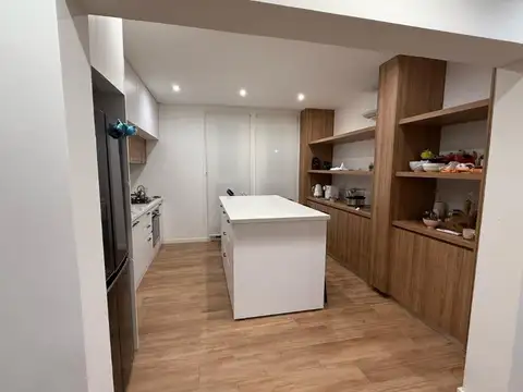 Casa 6 ambientes con 2 baños