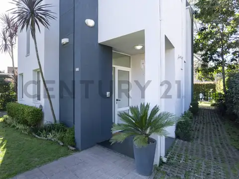 Casa en Venta en Country Club El Pato, USD 195.000