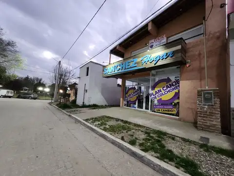 LOCAL COMERCIAL CON 2 DEPTOS EN CENTRO DE YACANTO