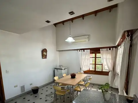 CHALET DIGNO DE VISITAR 5 AMBIENTES VILLA LUZURIAGA