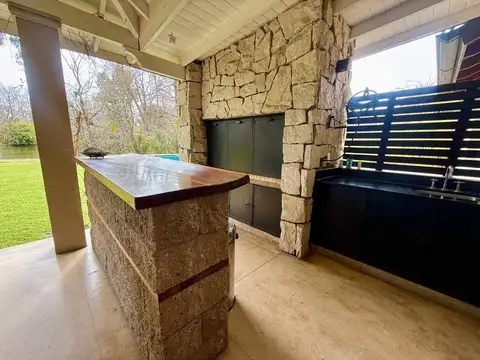 Casa 6 ambientes con 4 baños