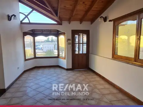 Casa en Alquiler con 1 cochera