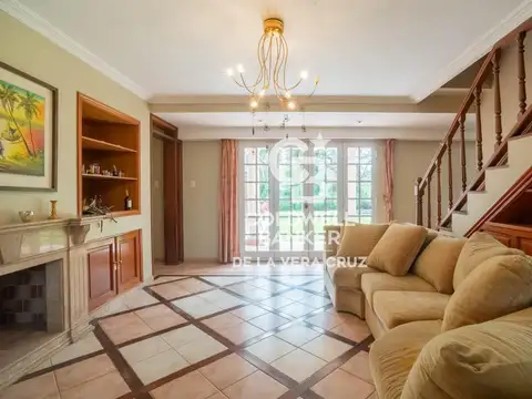 Casa 5 ambientes con 3 baños