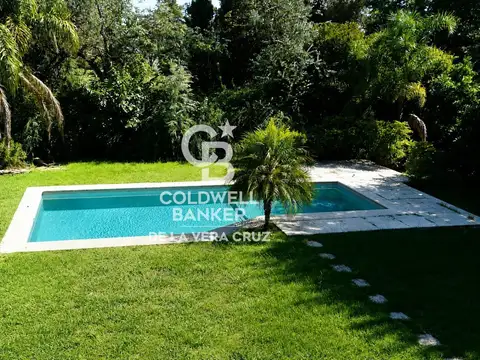 Casa en Venta con 2 cocheras