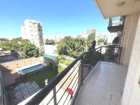 Alegre Semipiso - Cfte Abierto - Lc a Balcón - Baño y Toilette. Cocina y Lavadero Indep.