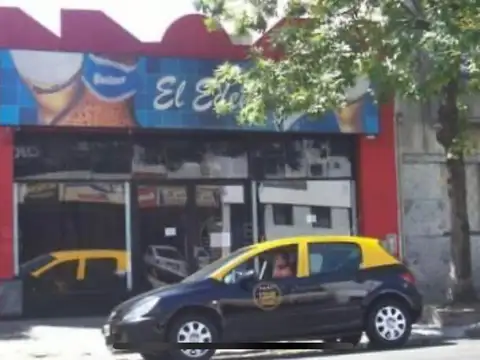 local en lote propio Villa Urquiza