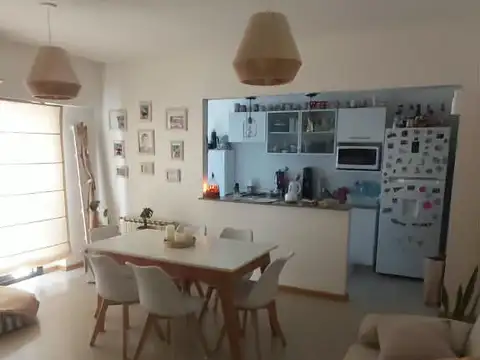 Hermoso, moderno y amplio 2 amb c/balcón en edificio con SUM, pileta, parrillas, seguridad 24 hs, solarium. IMPECABLE ESTADO!