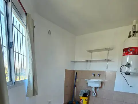 Casa 2 ambientes con 1 baño