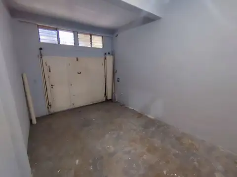 Casa con Local + Terraza en Zona Comercial Tesei