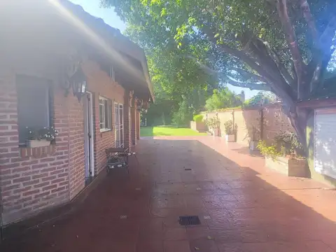 Casa 4 Ambiemtes Lomas de Zamora Quincho Playroom