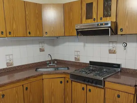 Ph tipo casa de tres ambientes en alquiler en Haedo Sur