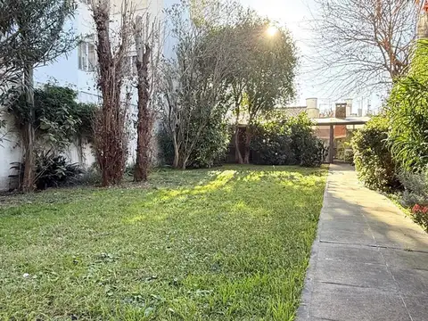 Casa 5 ambientes con 2 baños