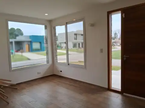 Casa en Venta en Francisco Alvarez, USD 320.000
