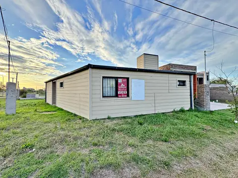 Casa en Venta 2 dormitorios 2 baños Villa Amalia EcoVida A Terminar PERMUTA LOTE AUTO